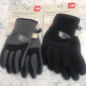 The North Face Youth Boys Denali gloves. NWT